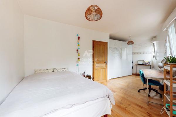 Suresnes Centre, maison de ville, 7 pièces, 4/5 chambres , toit terrasse 1 590 000 € **  - Référence  161603