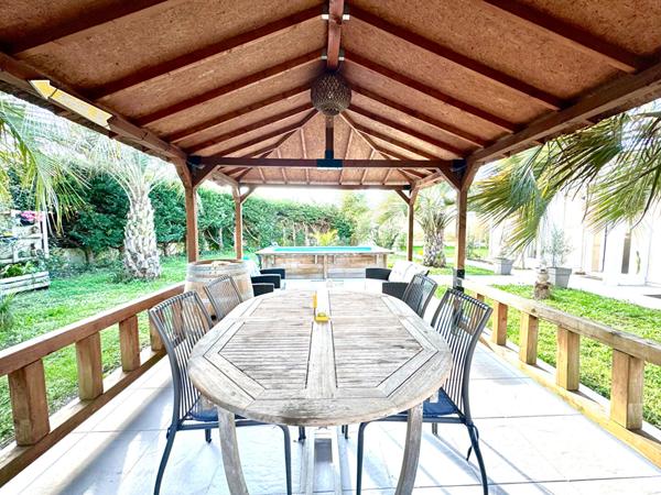 Ensemble immobilier de deux maisons indépendantes de type 4 et 3