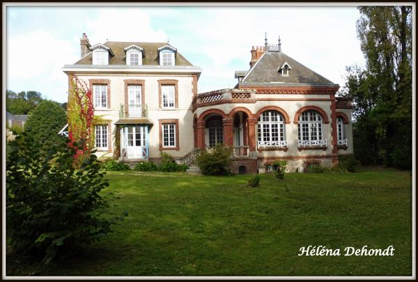 A vendre belle propriété au bord de la mer.