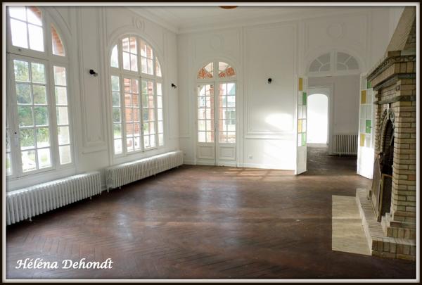 A vendre belle propriété au bord de la mer.