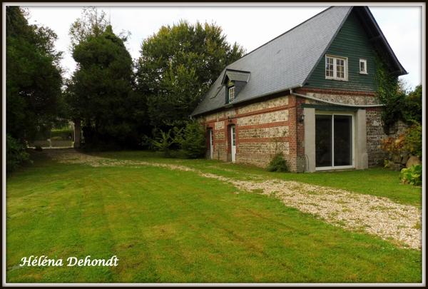 A vendre belle propriété au bord de la mer.