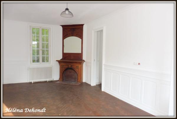 A vendre belle propriété au bord de la mer.