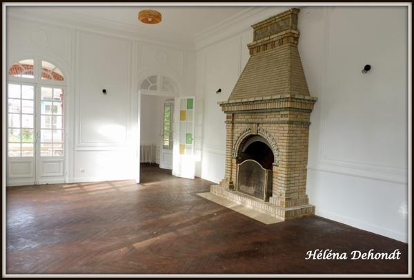 A vendre belle propriété au bord de la mer.