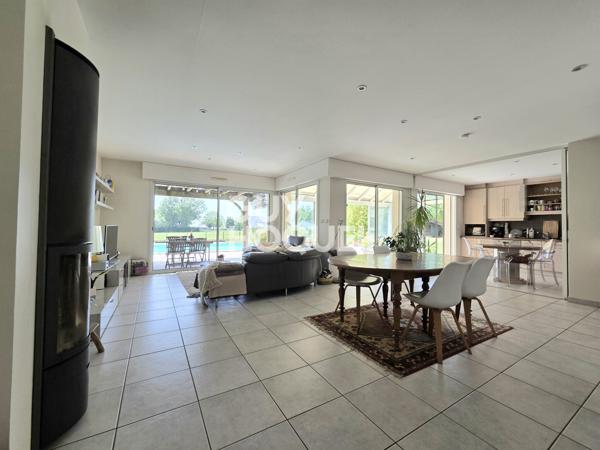 Maison à vendre de 6 pièces de 170 m2 hab et 254 m² utiles sur un terrain de 2420 m2