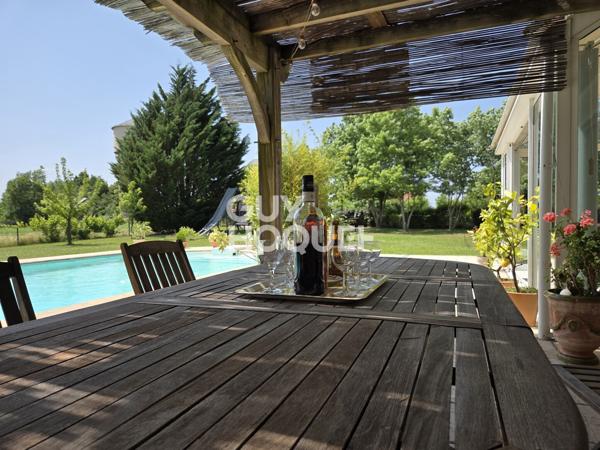 Maison à vendre de 6 pièces de 170 m2 hab et 254 m² utiles sur un terrain de 2420 m2