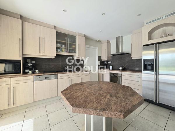 Maison à vendre de 6 pièces de 170 m2 hab et 254 m² utiles sur un terrain de 2420 m2