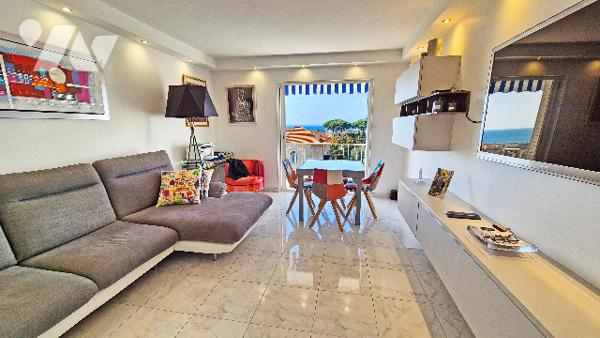 Quartier Stanislas / Petit Juas - Appartement de 3 pièces en étage avec terrasse et vue mer dégagée.