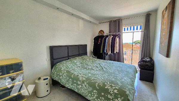 Quartier Stanislas / Petit Juas - Appartement de 3 pièces en étage avec terrasse et vue mer dégagée.