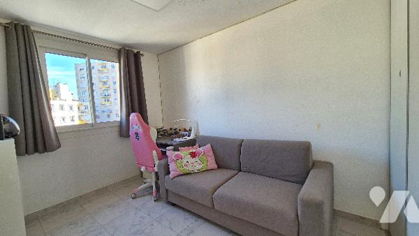 Quartier Stanislas / Petit Juas - Appartement de 3 pièces en étage avec terrasse et vue mer dégagée.