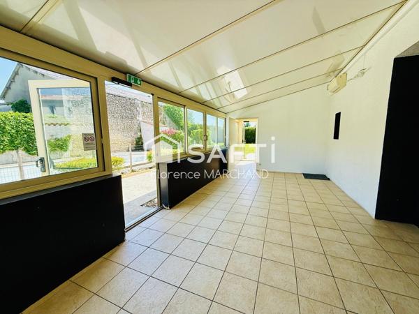 IMMEUBLE AVEC RESTAURANT + PISCINE : PRÊT À ACCUEILLIR VOTRE PROJET !