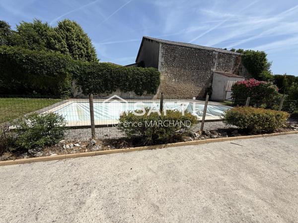IMMEUBLE AVEC RESTAURANT + PISCINE : PRÊT À ACCUEILLIR VOTRE PROJET !