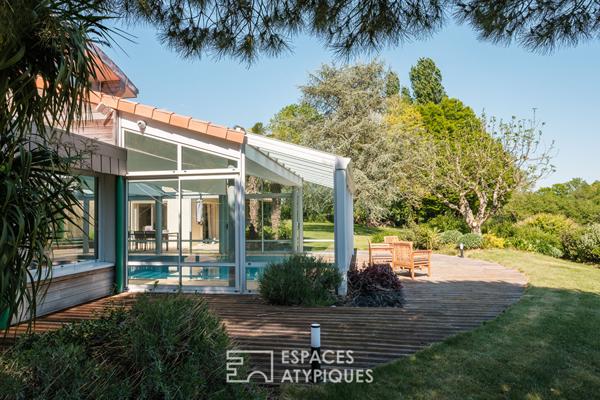 Propriété avec piscine intérieure, étang et parc boisé