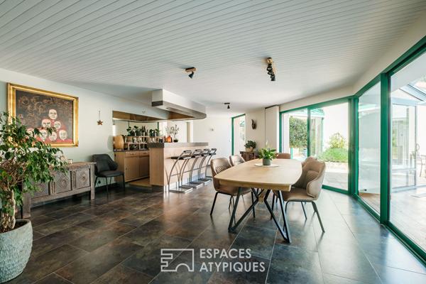 Propriété avec piscine intérieure, étang et parc boisé