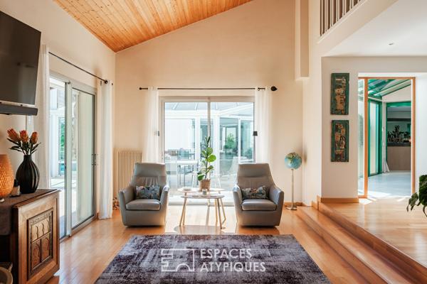 Propriété avec piscine intérieure, étang et parc boisé