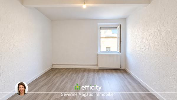 Immeuble
         21 pièces
        - 457 m² Exclusivité 690 000 € *