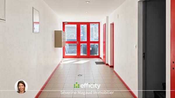 Immeuble
         21 pièces
        - 457 m² Exclusivité 690 000 € *