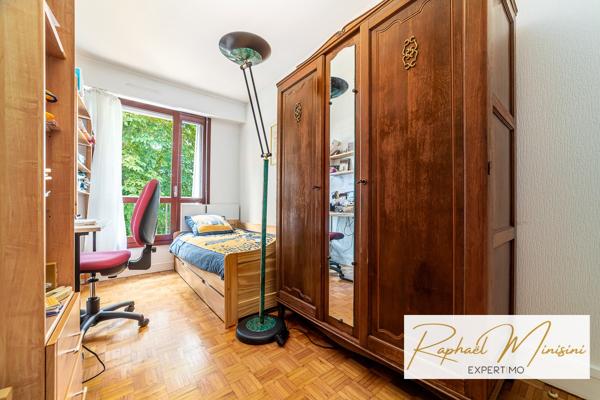 Versailles (78000) Place Laboulaye, au calme, appartement trois pièces en dernier étage