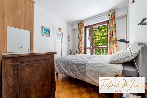 Versailles (78000) Place Laboulaye, au calme, appartement trois pièces en dernier étage