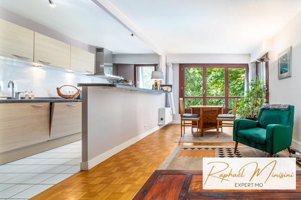 Versailles (78000) Place Laboulaye, au calme, appartement trois pièces en dernier étage