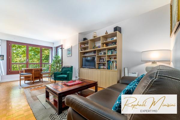 Versailles (78000) Place Laboulaye, au calme, appartement trois pièces en dernier étage