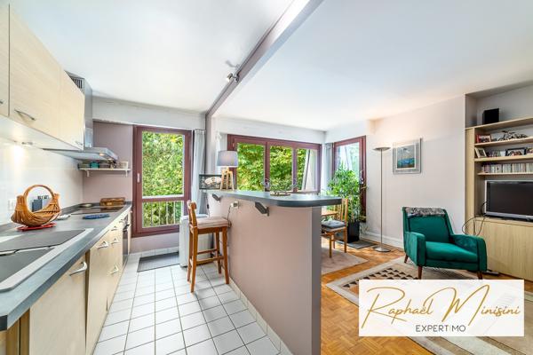 Versailles (78000) Place Laboulaye, au calme, appartement trois pièces en dernier étage