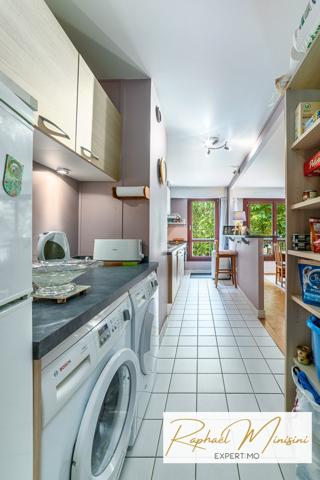 Versailles (78000) Place Laboulaye, au calme, appartement trois pièces en dernier étage