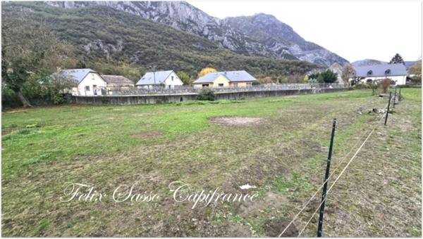 Terrain à vendre  AGOS VIDALOS (65) de 900m2 Secteur recherché , proche Argeles-Gazost et Lourdes