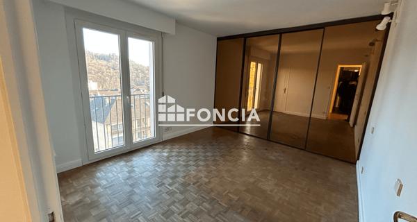 Location Appartement 3 pièces 83 m² - Bellegarde Sur Valserine 01200