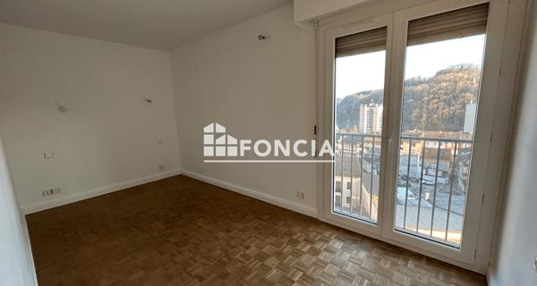 Location Appartement 3 pièces 83 m² - Bellegarde Sur Valserine 01200