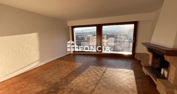 Location Appartement 3 pièces 83 m² - Bellegarde Sur Valserine 01200