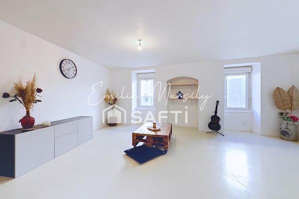 Une maison de village rénovée où les volumes font la différence