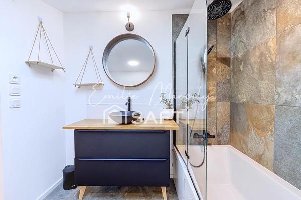 Une maison de village rénovée où les volumes font la différence