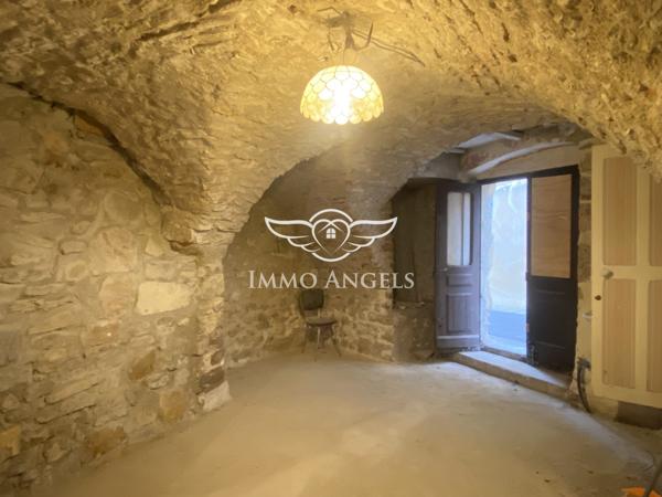 Maison vigneronne avec potentiel, dans village touristique recherché