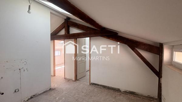 BORDEAUX BASTIDE - DUPLEX A RENOVER AVEC TERRASSE - BEAUX VOLUMES ET FORT POTENTIEL