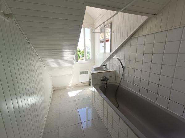 Appartement
         3 pièces
        - 57 m² 89 000 € *