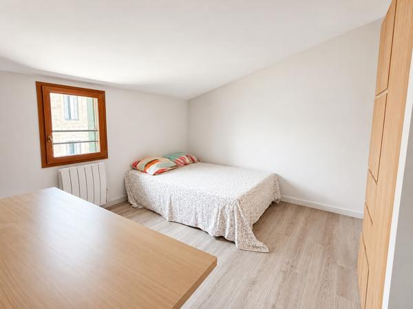 Appartement
         3 pièces
        - 77 m² 249 000 € *
