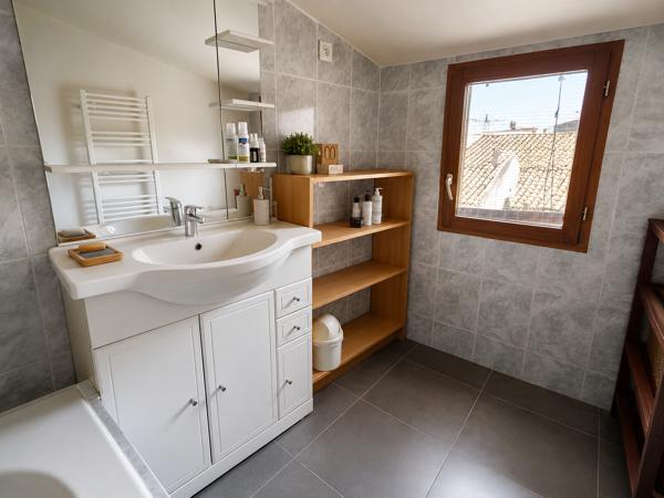 Appartement
         3 pièces
        - 77 m² 249 000 € *
