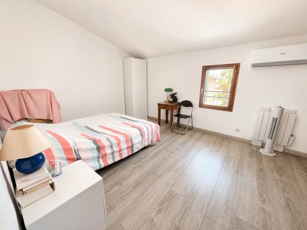 Appartement
         3 pièces
        - 77 m² 249 000 € *
