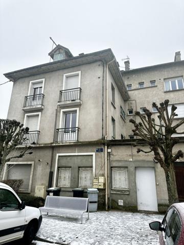 CHARMES (88) - IMMEUBLE 3 appartements et un local commercial