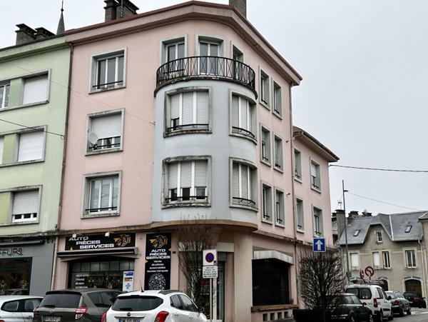 CHARMES (88) - IMMEUBLE 3 appartements et un local commercial