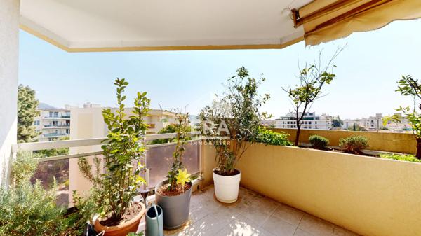 NICE - CIMIEZ : JOLI F4 EN DERNIER ÉTAGE AVEC TERRASSE AVEC VUE MER