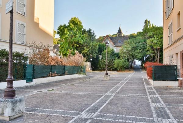 VIRY-CHÂTILLON – À deux pas du lac – Superbe maison rénovée avec séjour cathédrale de 50 m² - Surface au sol 140m²