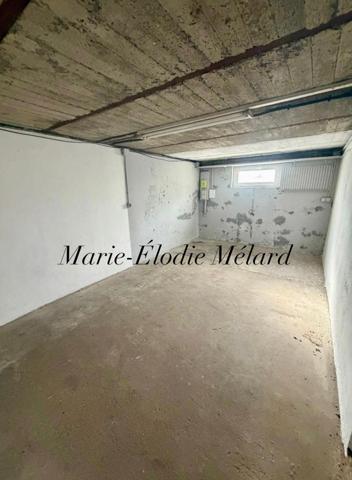 Lexy – Maison avec jardin, grand garage et beau potentiel, située dans une rue calme et peu passante