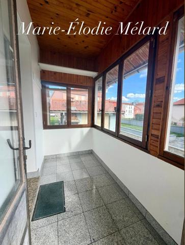 Lexy – Maison avec jardin, grand garage et beau potentiel, située dans une rue calme et peu passante