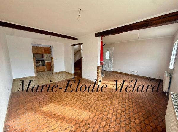 Lexy – Maison avec jardin, grand garage et beau potentiel, située dans une rue calme et peu passante