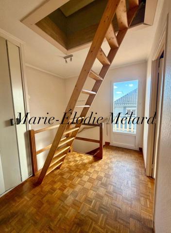 Lexy – Maison avec jardin, grand garage et beau potentiel, située dans une rue calme et peu passante