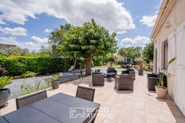 Propriété avec Piscine et Terrain Arboré – Un Écrin Atypique proche de Narbonne