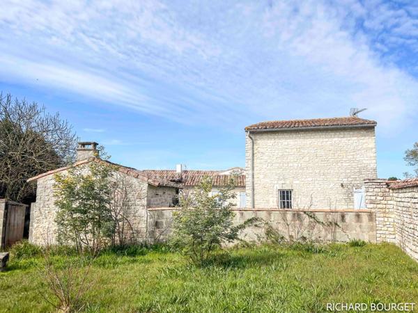 Maison en pierres de 4 chambres avec une dépendance, SAINTE MARIE DE RE - 17740