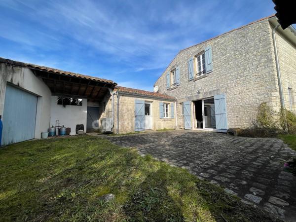 Maison en pierres de 4 chambres avec une dépendance, SAINTE MARIE DE RE - 17740