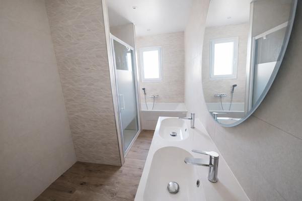 Villa contemporaine d’exception – 165 m², prestations premium, piscine et grands volumes